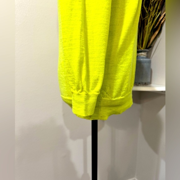 J. Crew Vibrant Yellow 3/4 Sleeve Merino Wool 100% Sweater Size Medium - Picture 3 of 8